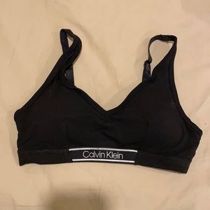 sports bra